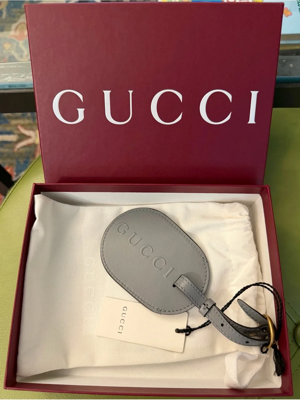 NWT Gucci Gray Oval Leather Luggage Tag with Embossed Logo